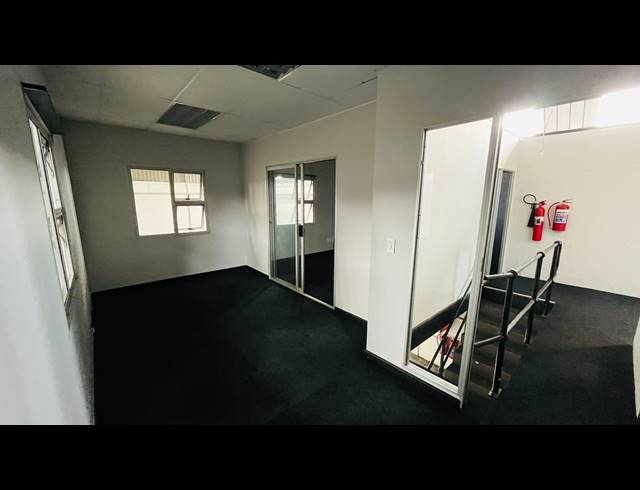 391M² WAREHOUSE TO LET IN PAARDEN EILAND